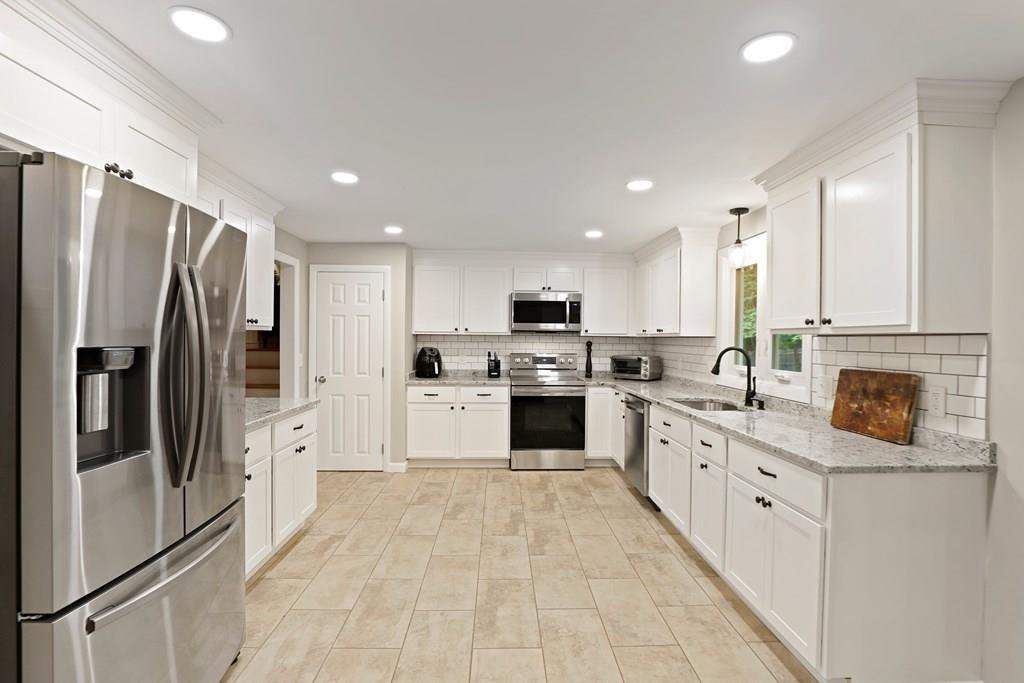 4 McMahon Road Bedford, MA 01730 - Photo 13 of 40 Gallery Image 13