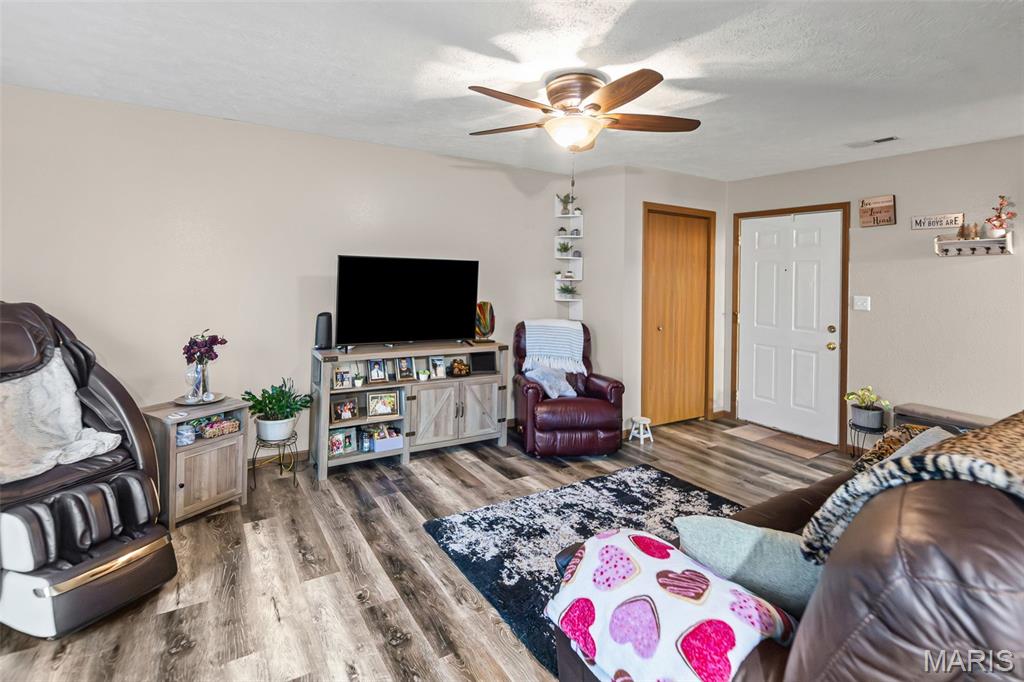 51 Logan Street Aviston, IL 62216 - Photo 8 of 46