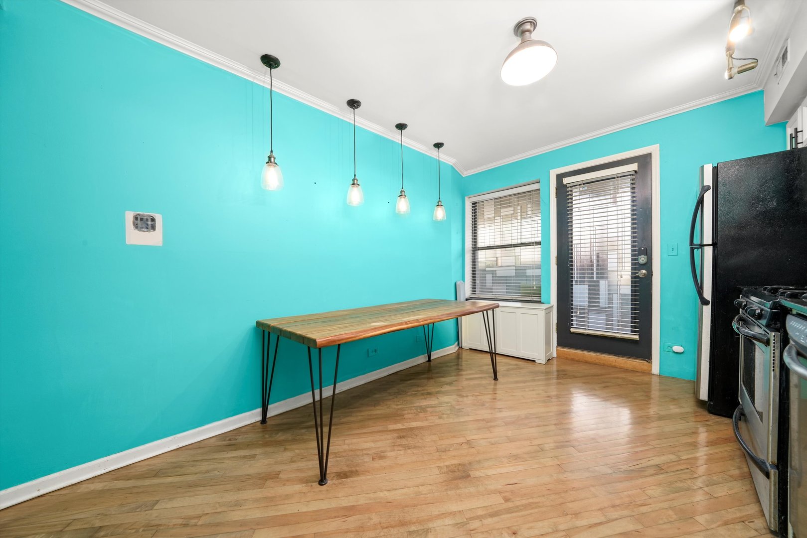 1627 West Columbia Avenue, Unit GW Chicago, IL 60626 - Photo 11 of 28 a room with table and closet