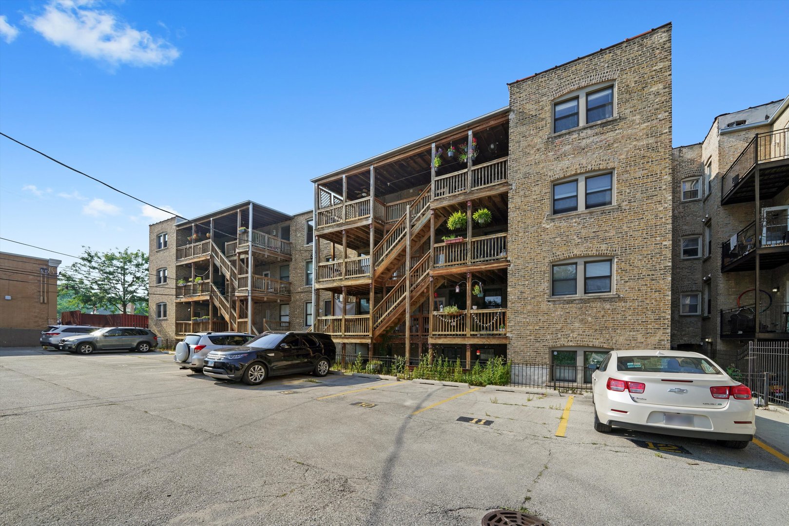 1627 West Columbia Avenue, Unit GW Chicago, IL 60626 - Photo 22 of 28 a car parked in front of a building