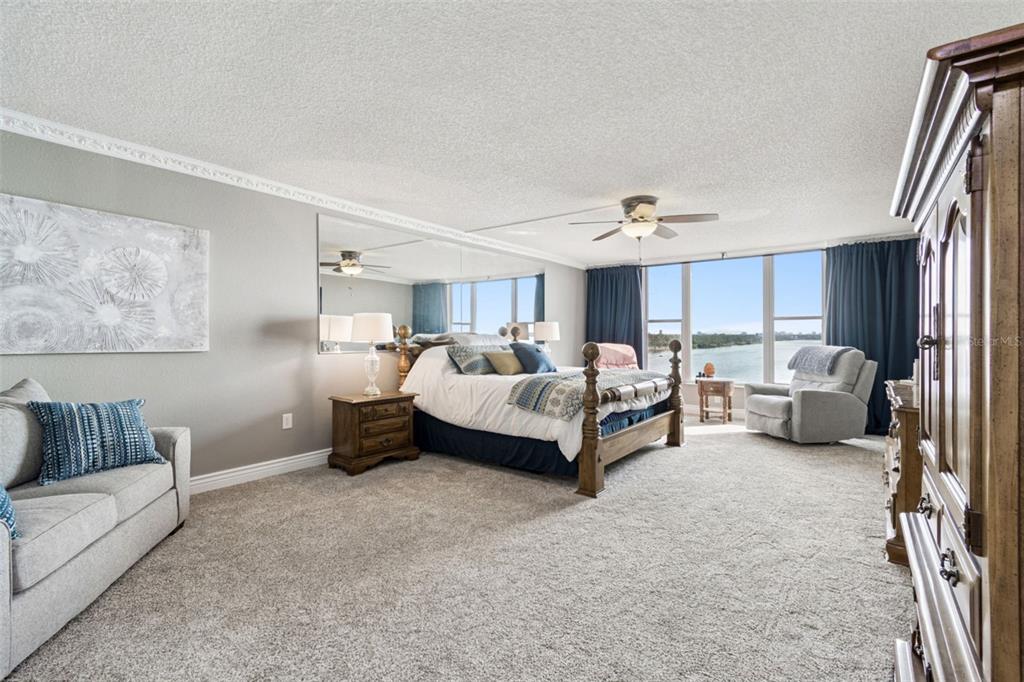 634 Edgewater Drive, Unit 844 Dunedin, FL 34698 - Photo 46 of 68 a bed room with furniture and a couch