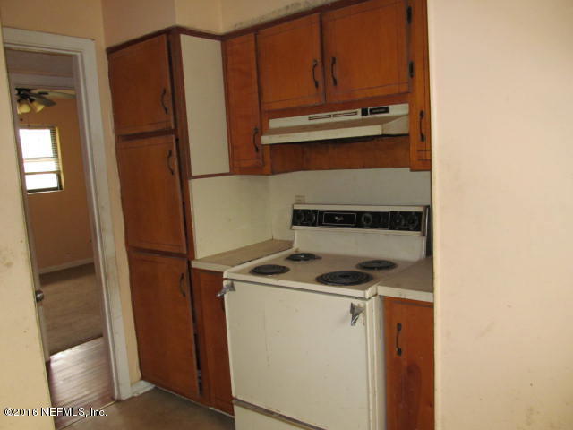 6718 Corday Road Jacksonville, FL 32208 - Photo 7 of 14 a utility room with dryer and washer