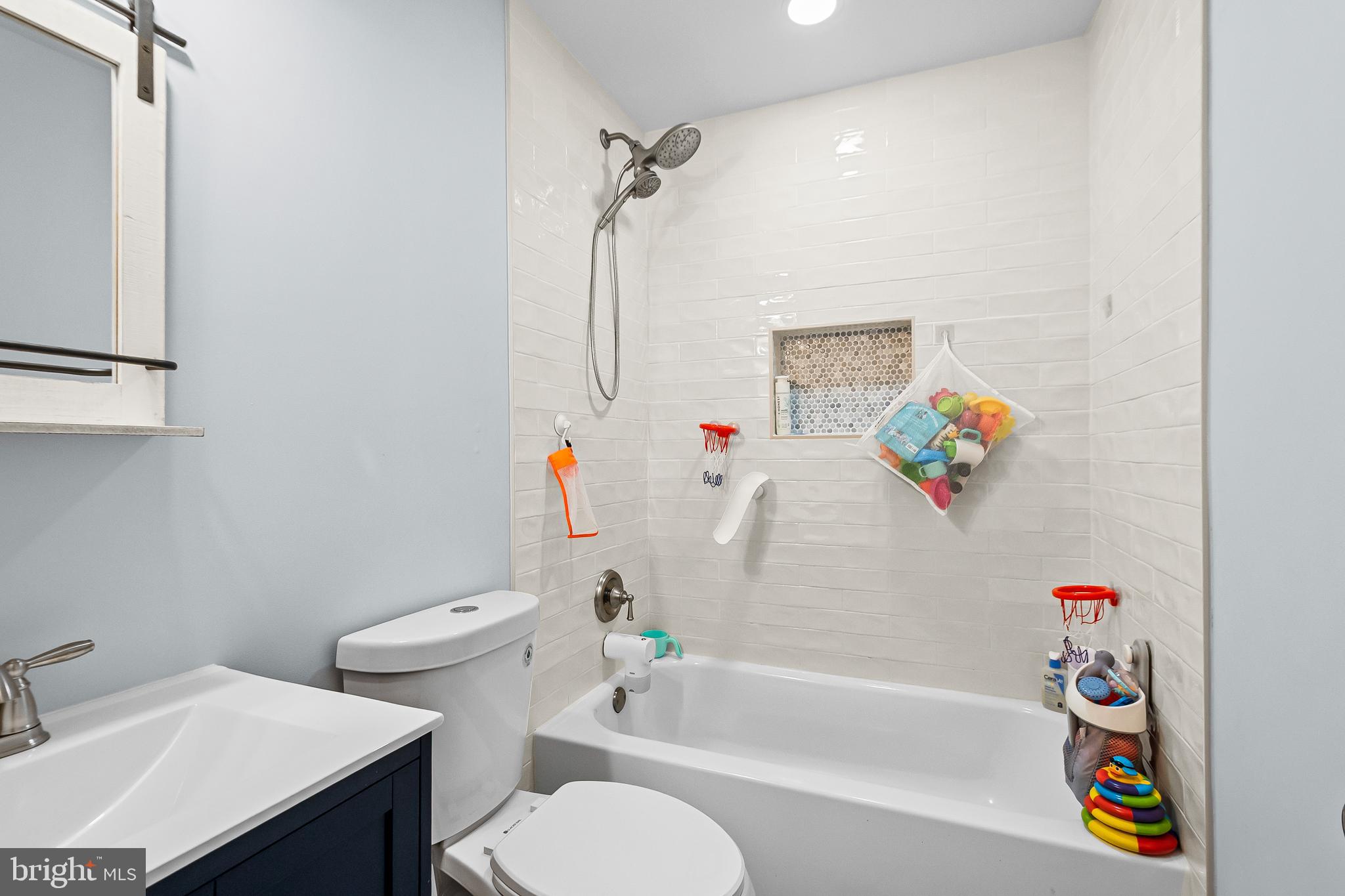 7229 Olde Lantern Way Springfield, VA 22152 - Photo 10 of 32 Hall Bathroom