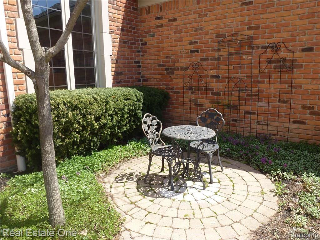 3536 Holiday Court Rochester Hills, MI 48306 - Photo 3 of 63