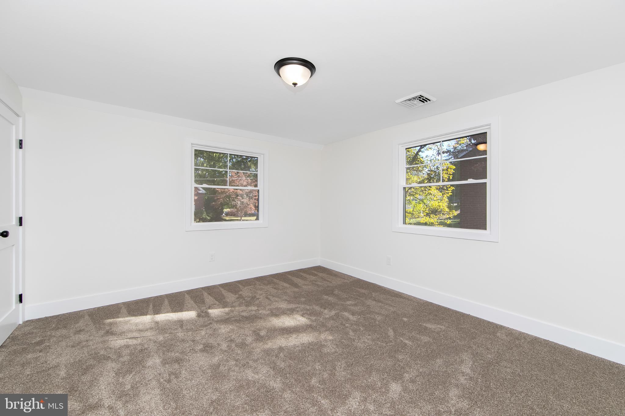 22 Scenic Road Springfield, PA 19064 - Photo 30 of 56 an empty room with windows and closet
