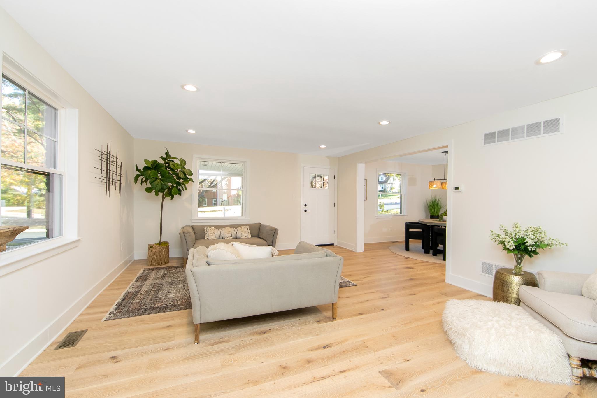22 Scenic Road Springfield, PA 19064 - Photo 8 of 56 a living room with furniture and a potted plant