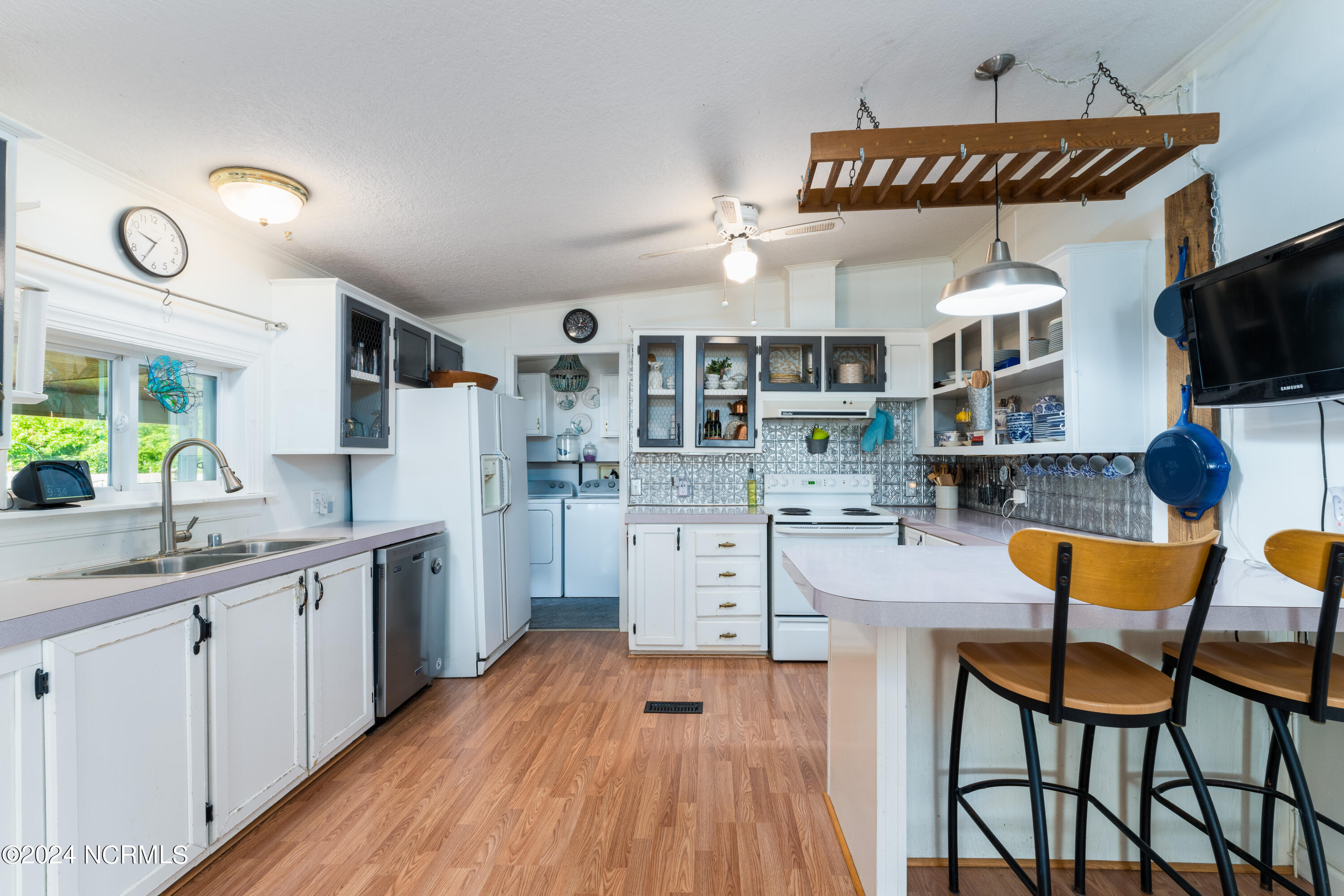 414 East Seaview Road Wilmington, NC 28409 - Photo 12 of 34 1033