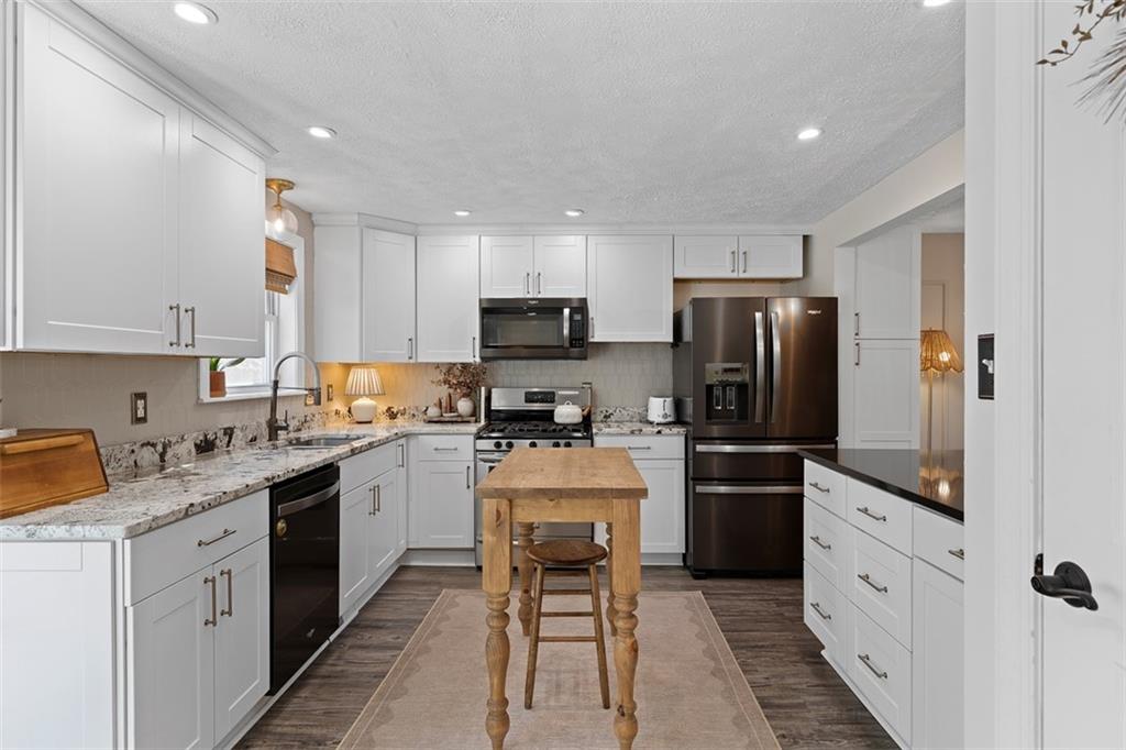 218 Lakeside Drive McKees Rocks, PA 15136 - Photo 15 of 48