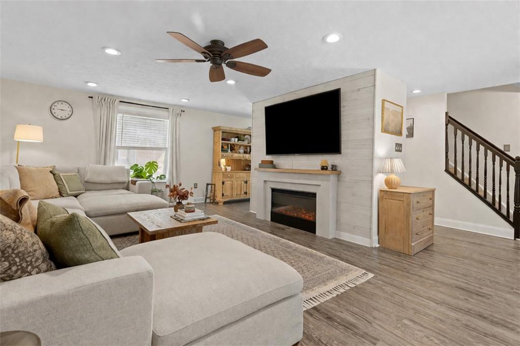 218 Lakeside Drive McKees Rocks, PA 15136 - Photo 7 of 48