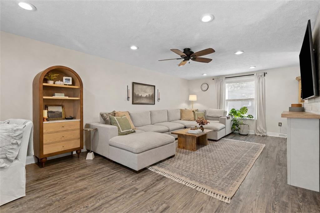 218 Lakeside Drive McKees Rocks, PA 15136 - Photo 8 of 48