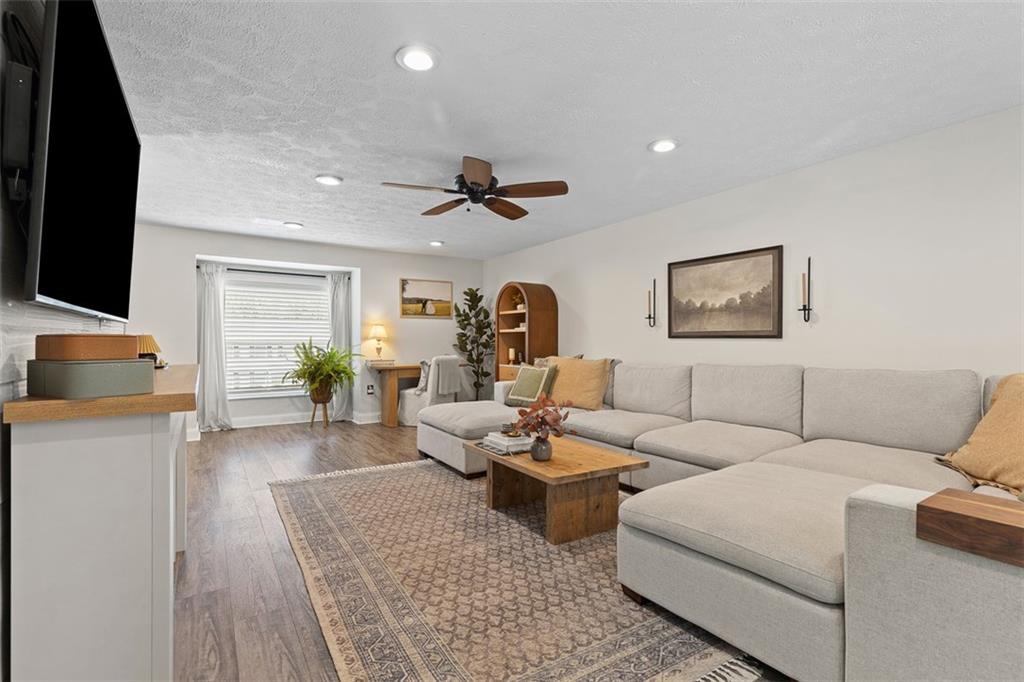 218 Lakeside Drive McKees Rocks, PA 15136 - Photo 9 of 48