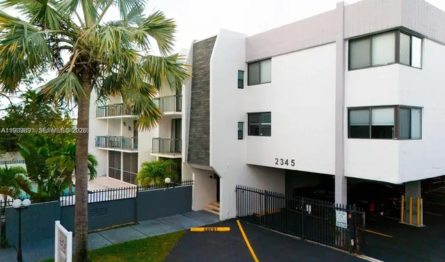 a house view with a outdoor space