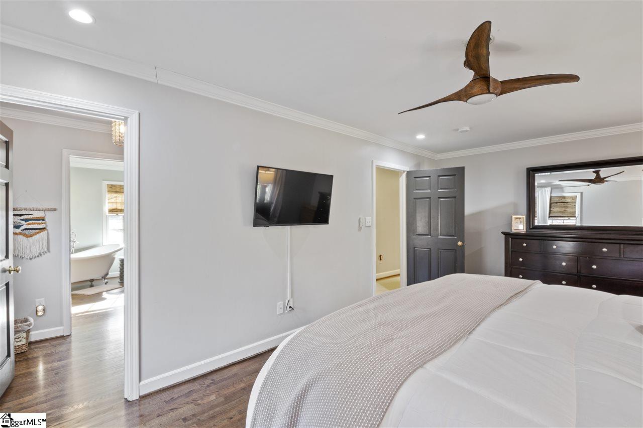 322 Henderson Road Greenville, SC 29607 - Photo 19 of 36 COMPLETELY REDONE!!