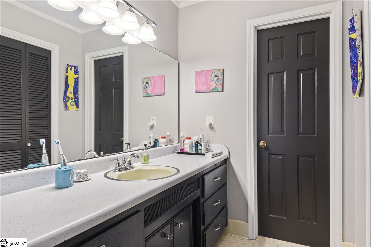 322 Henderson Road Greenville, SC 29607 - Photo 24 of 36