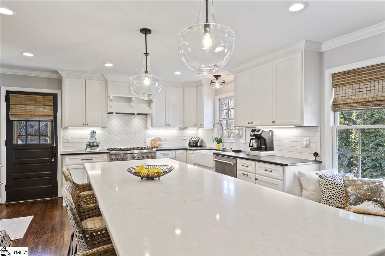 322 Henderson Road Greenville, SC 29607 - Photo 5 of 36