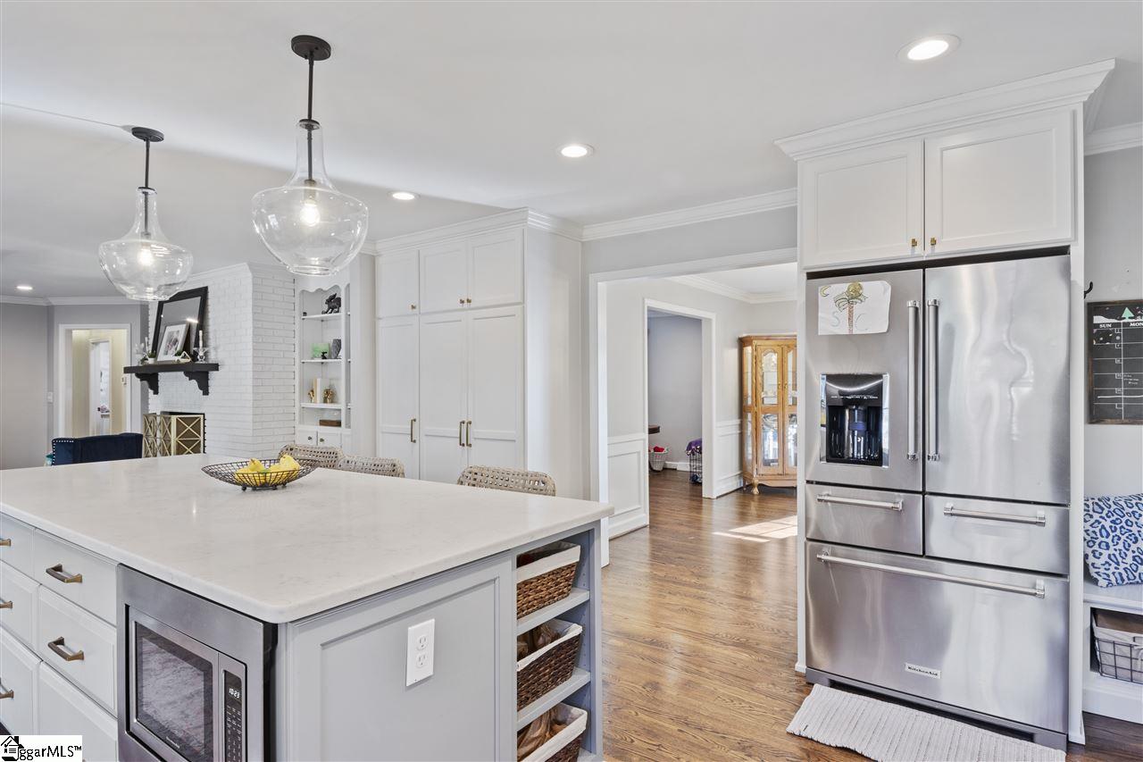 322 Henderson Road Greenville, SC 29607 - Photo 6 of 36