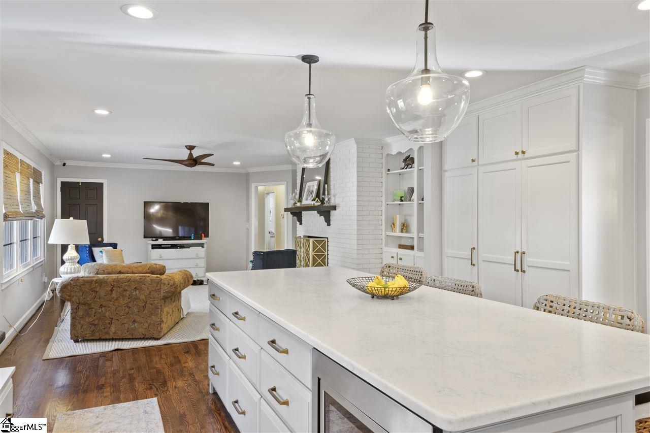 322 Henderson Road Greenville, SC 29607 - Photo 7 of 36