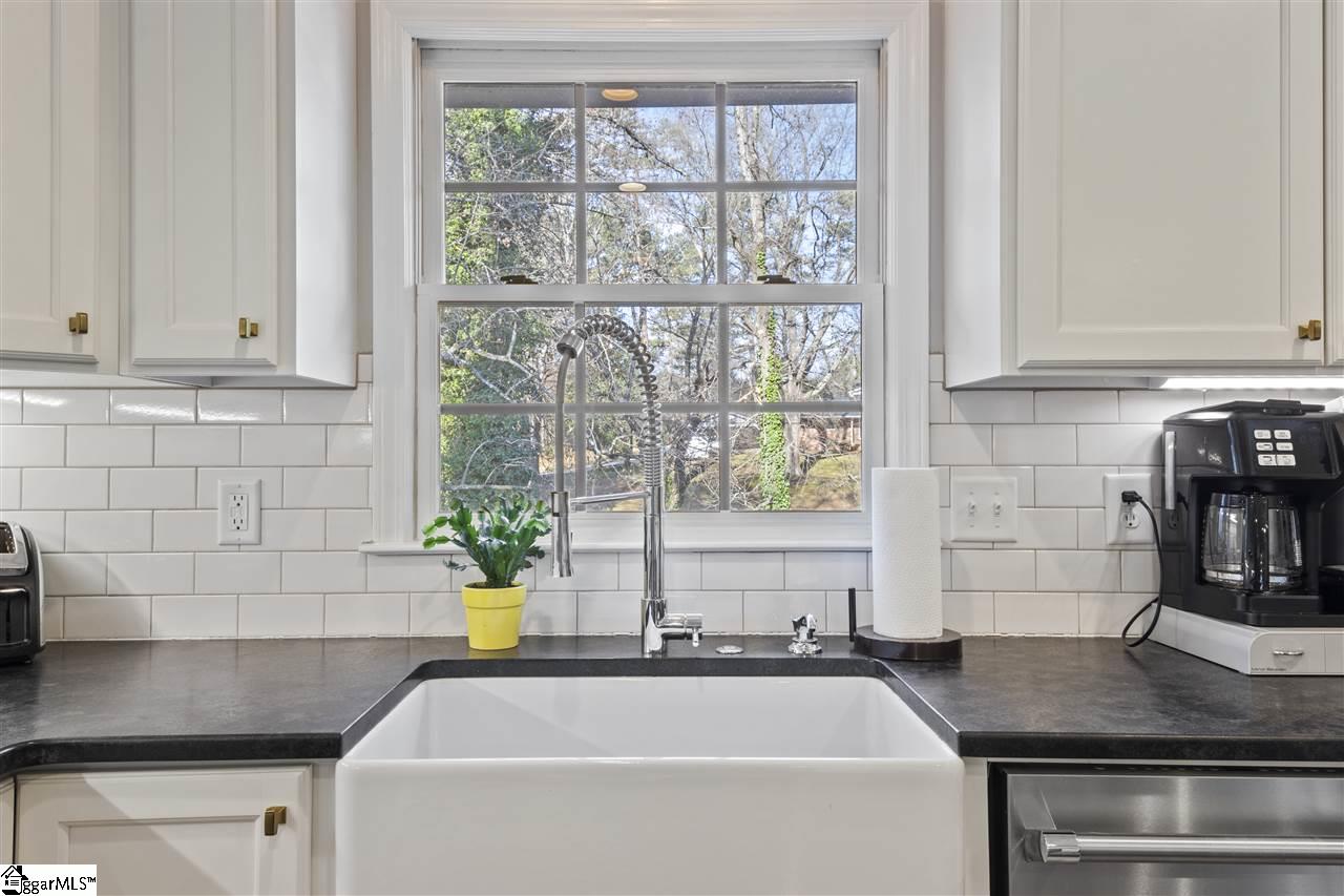 322 Henderson Road Greenville, SC 29607 - Photo 9 of 36