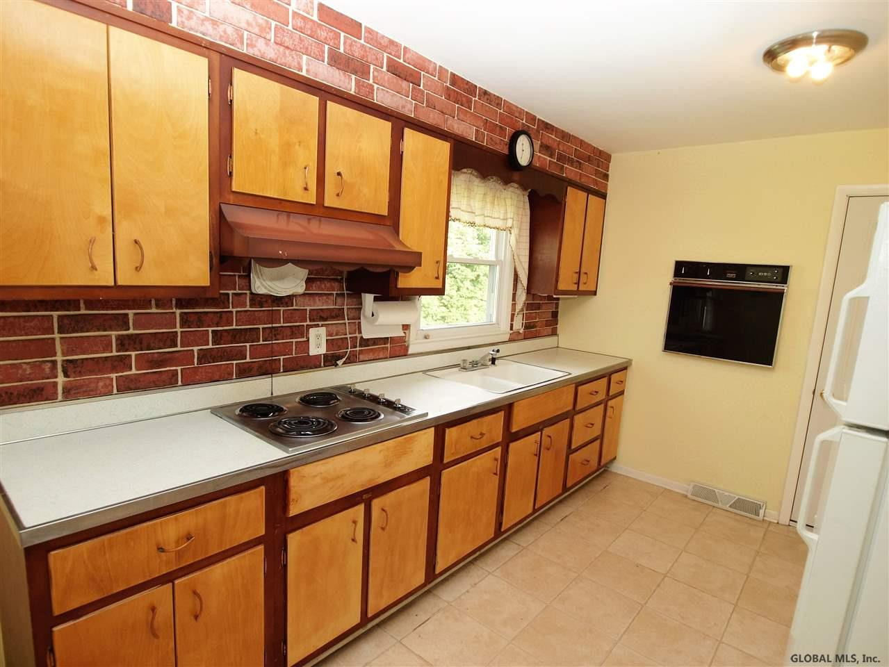4 Leto Road Guilderland, NY 12203 - Photo 5 of 21 Photo 5