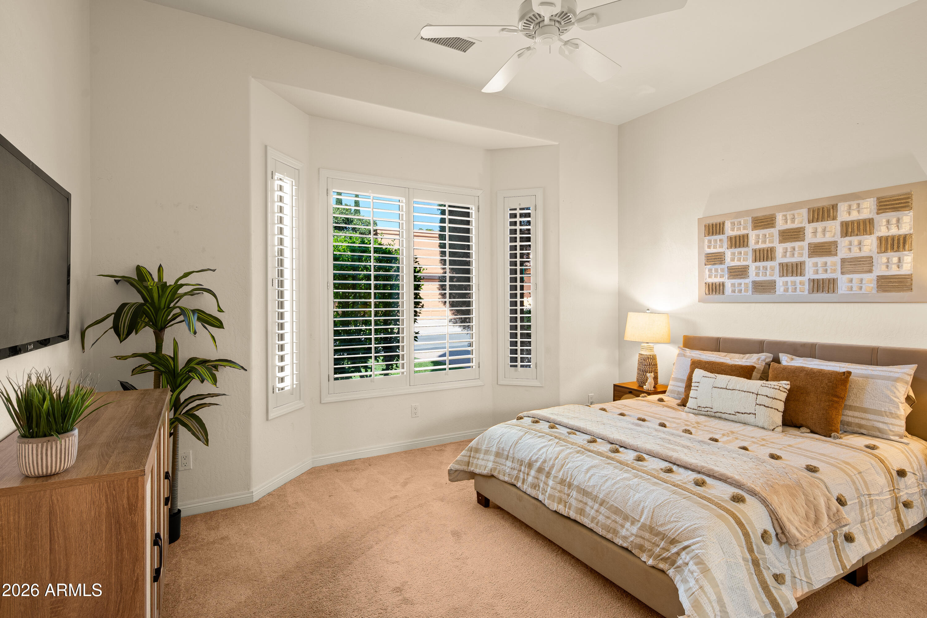 39 Rim Trail Circle Sedona, AZ 86351 - Photo 28 of 41 a bedroom with a bed and a potted plant