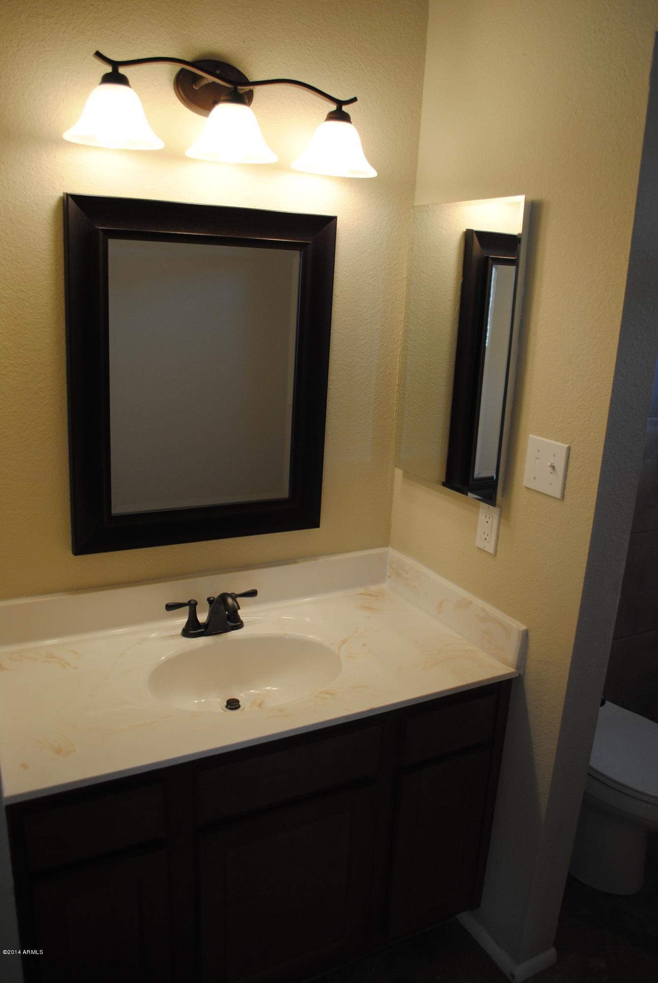 3713 West Hearn Road Phoenix, AZ 85053 - Photo 12 of 22 Master Vanity