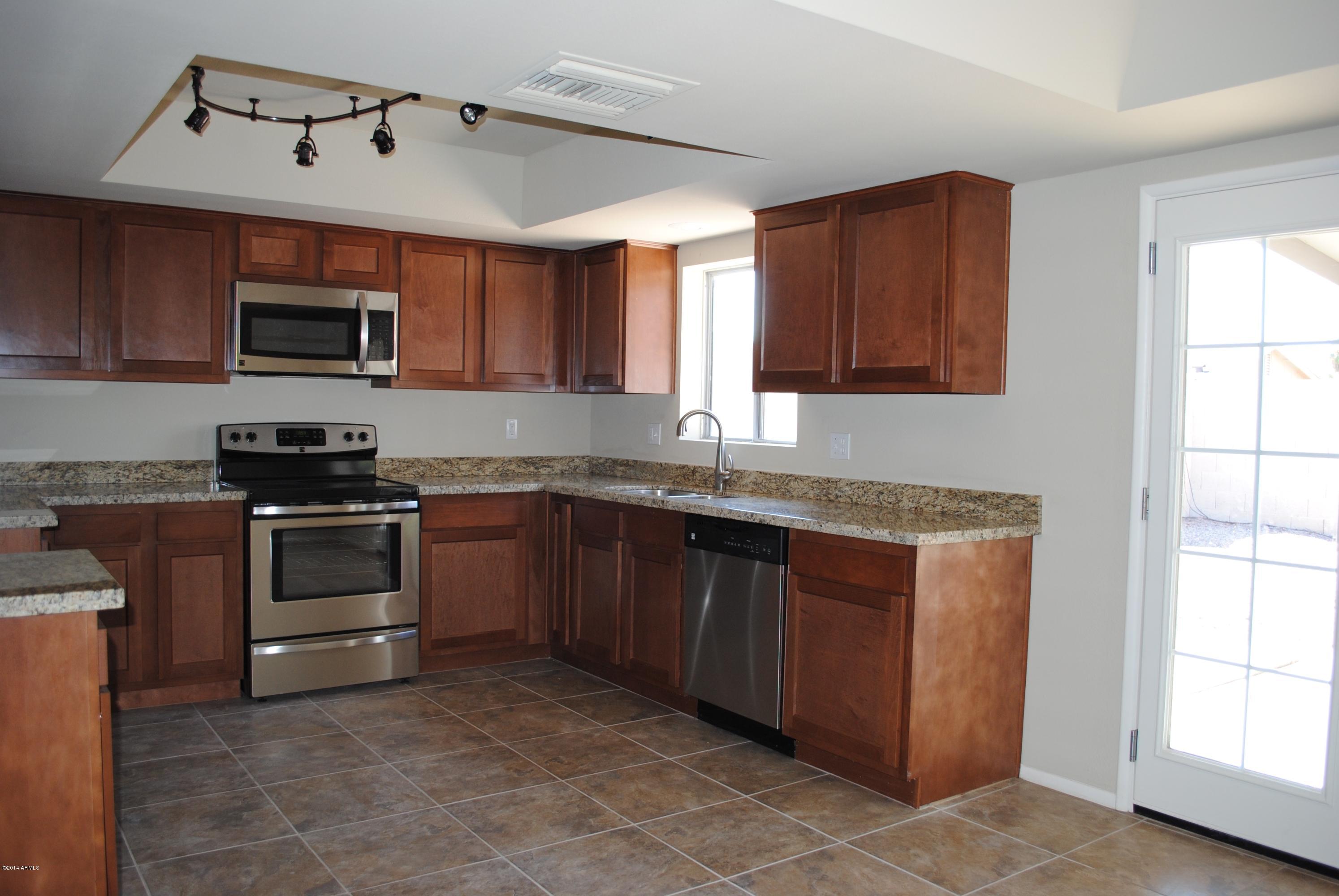 3713 West Hearn Road Phoenix, AZ 85053 - Photo 4 of 22 Great Kitchen