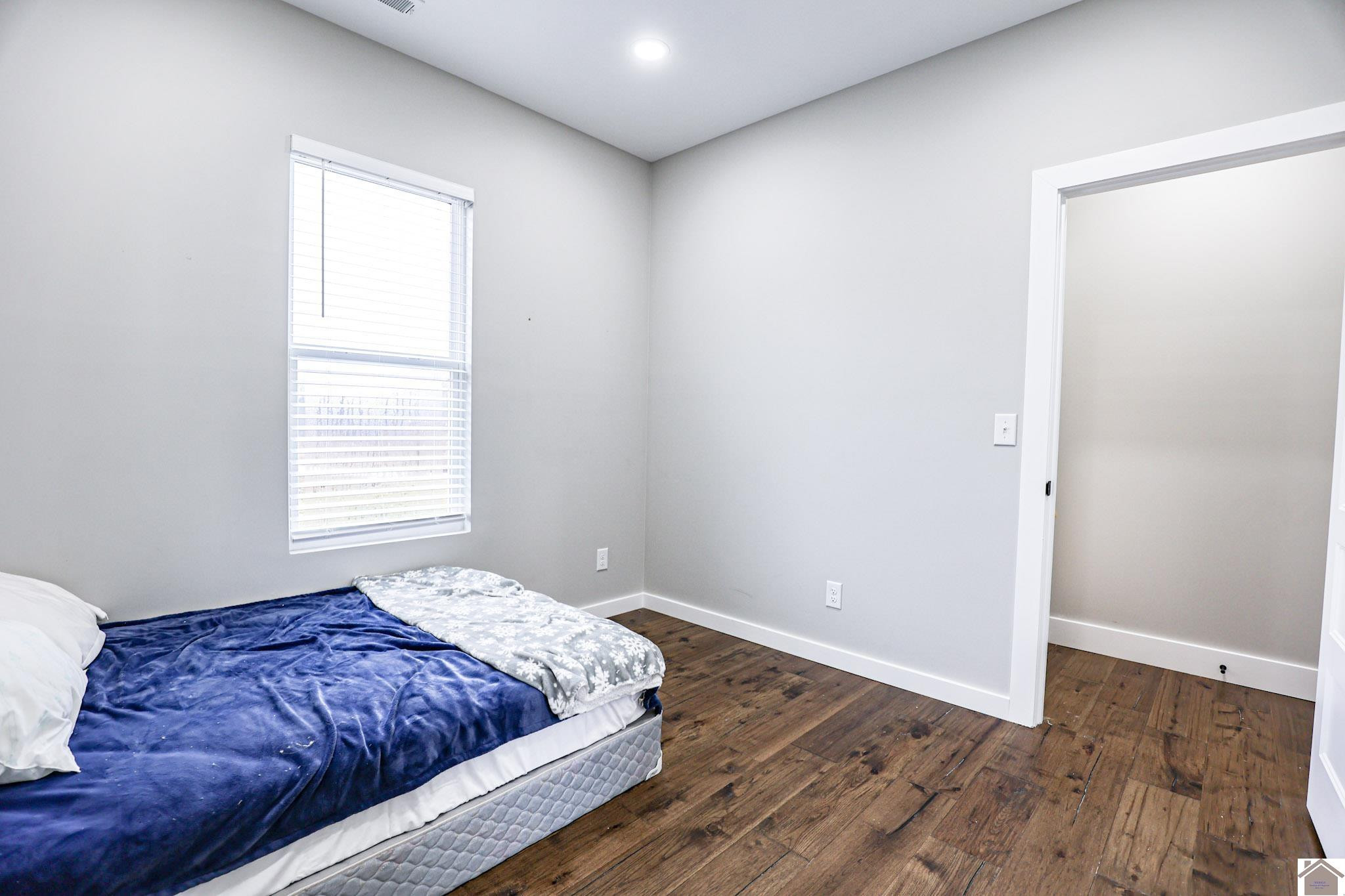 815 Elmdale Road Paducah, KY 42003 - Photo 27 of 33 Bedroom