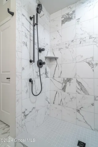 $499,400 | 18 Priddle Lane, Latham, NY 12110