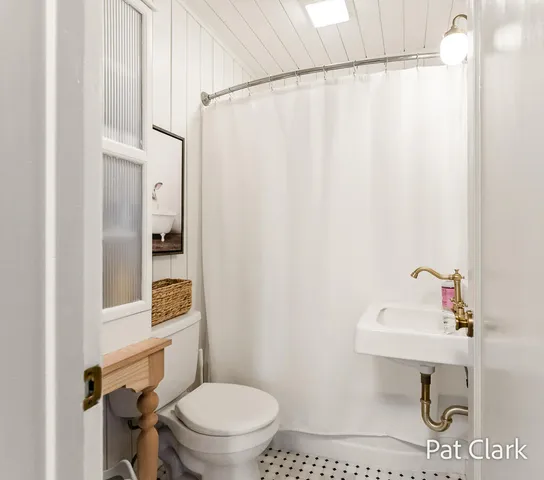 $245,000 | 630 South Stewart Avenue, Fremont, MI 49412