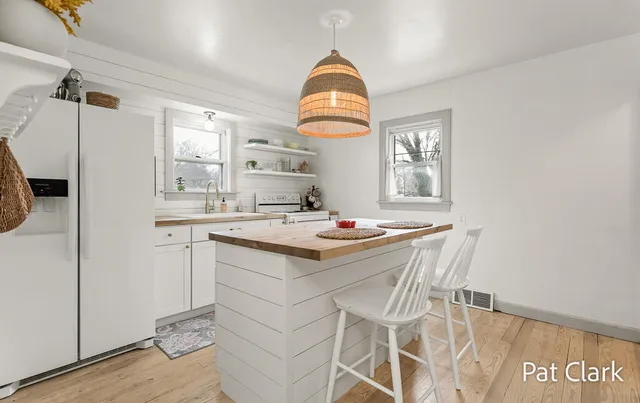 $245,000 | 630 South Stewart Avenue, Fremont, MI 49412