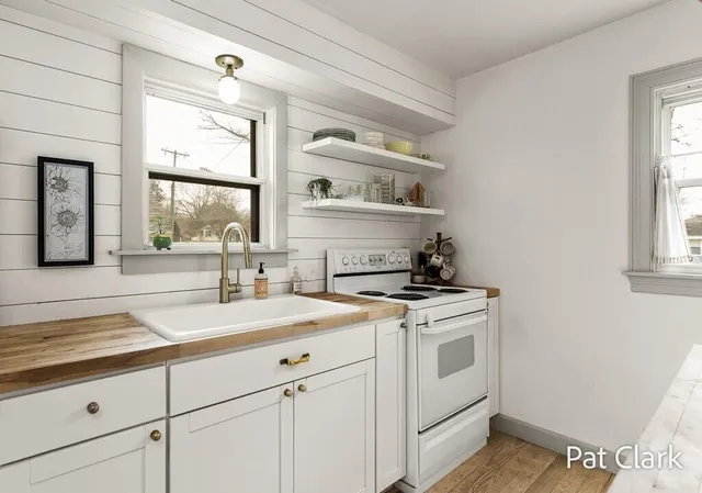 $245,000 | 630 South Stewart Avenue, Fremont, MI 49412