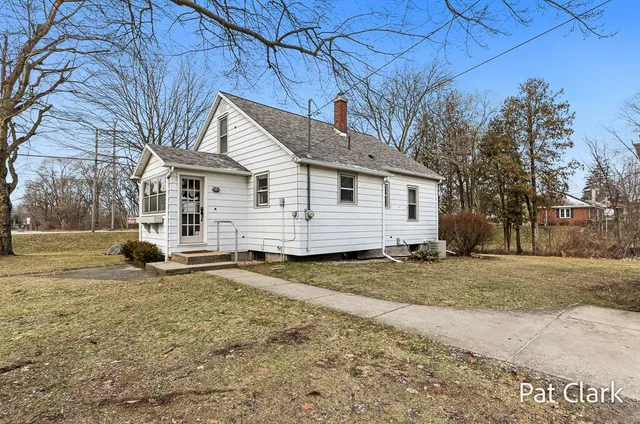 $245,000 | 630 South Stewart Avenue, Fremont, MI 49412