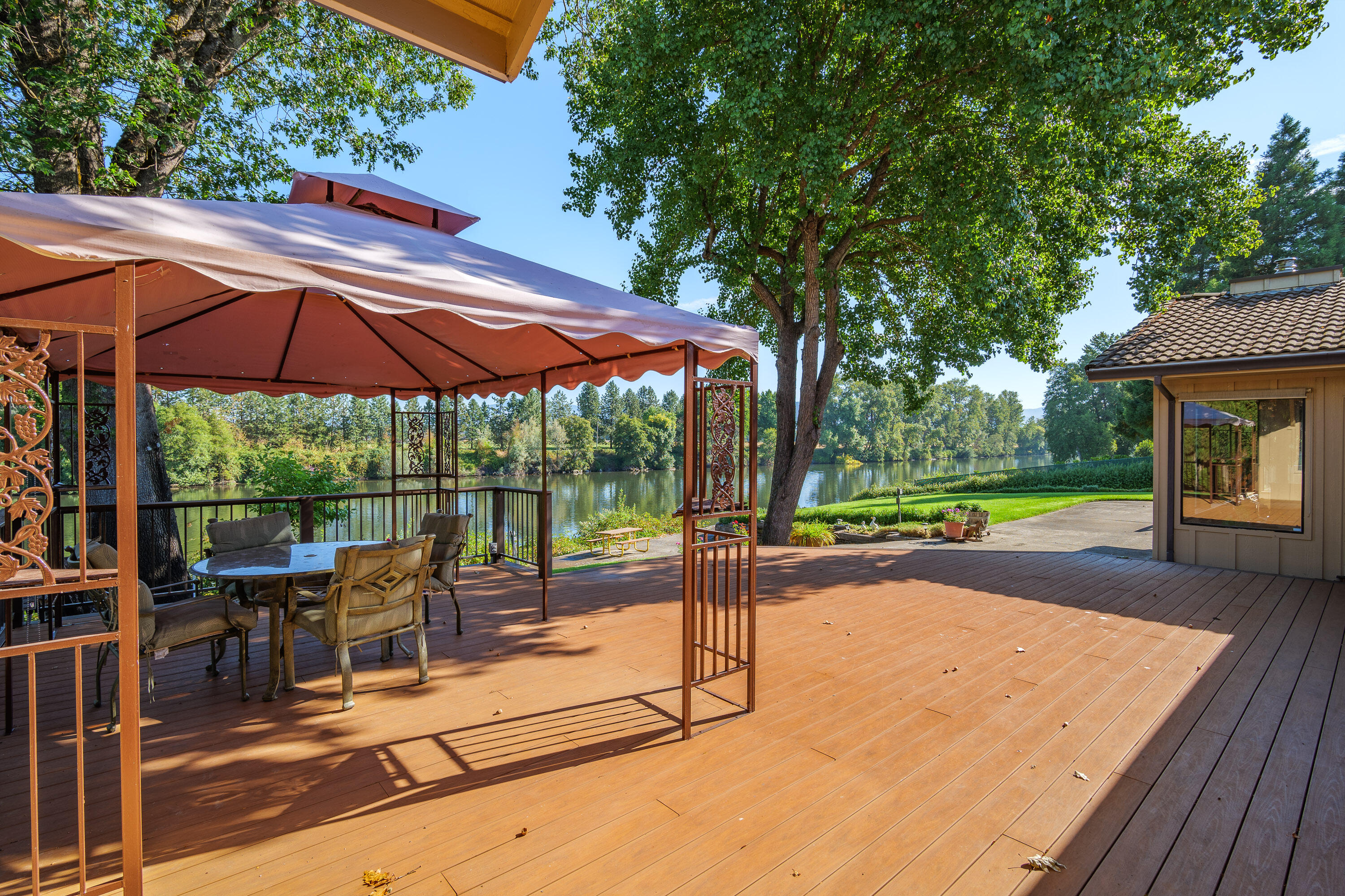 4780 Leonard Road Grants Pass, OR 97527 - Photo 48 of 60 deck view