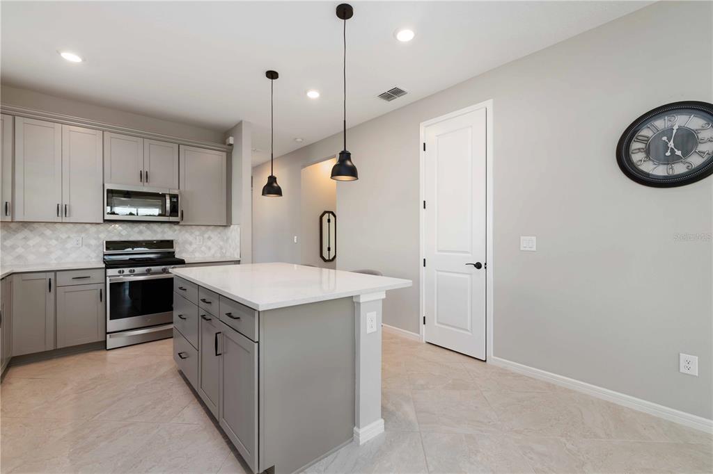 10462 Spring Tide Way Palmetto, FL 34221 - Photo 17 of 65