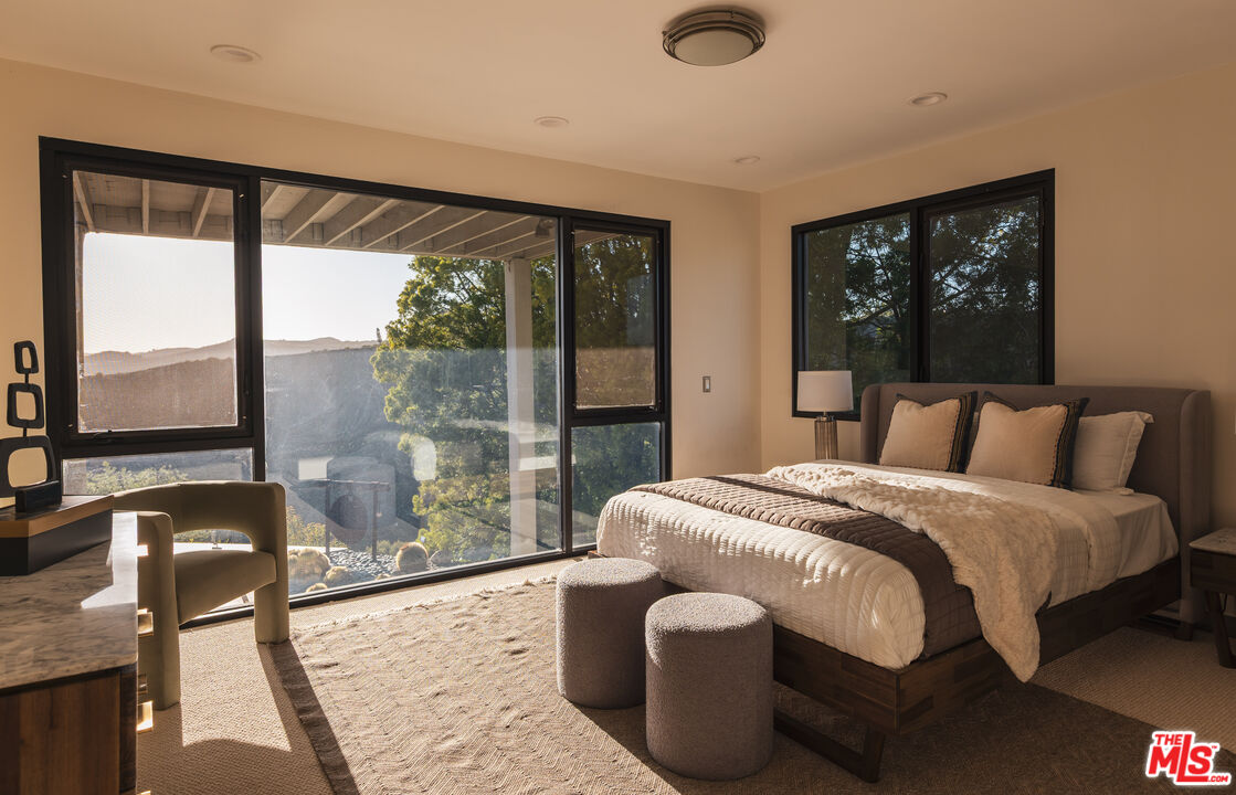 1649 Stradella Road Los Angeles, CA 90077 - Photo 15 of 29