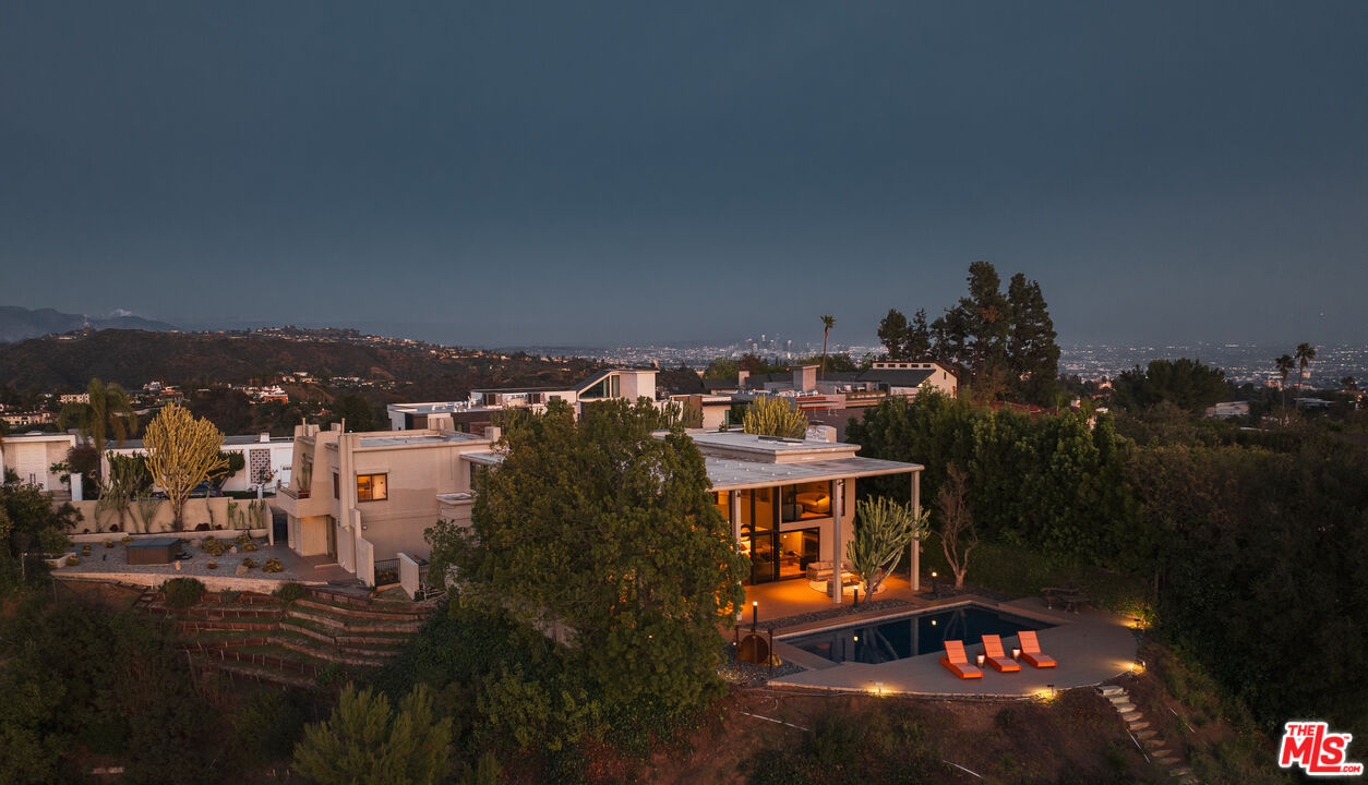 1649 Stradella Road Los Angeles, CA 90077 - Photo 26 of 29