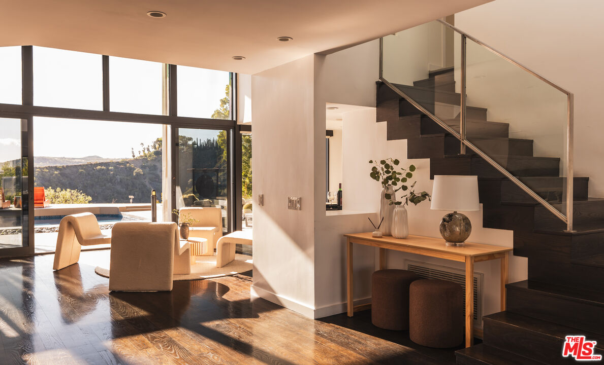1649 Stradella Road Los Angeles, CA 90077 - Photo 4 of 29
