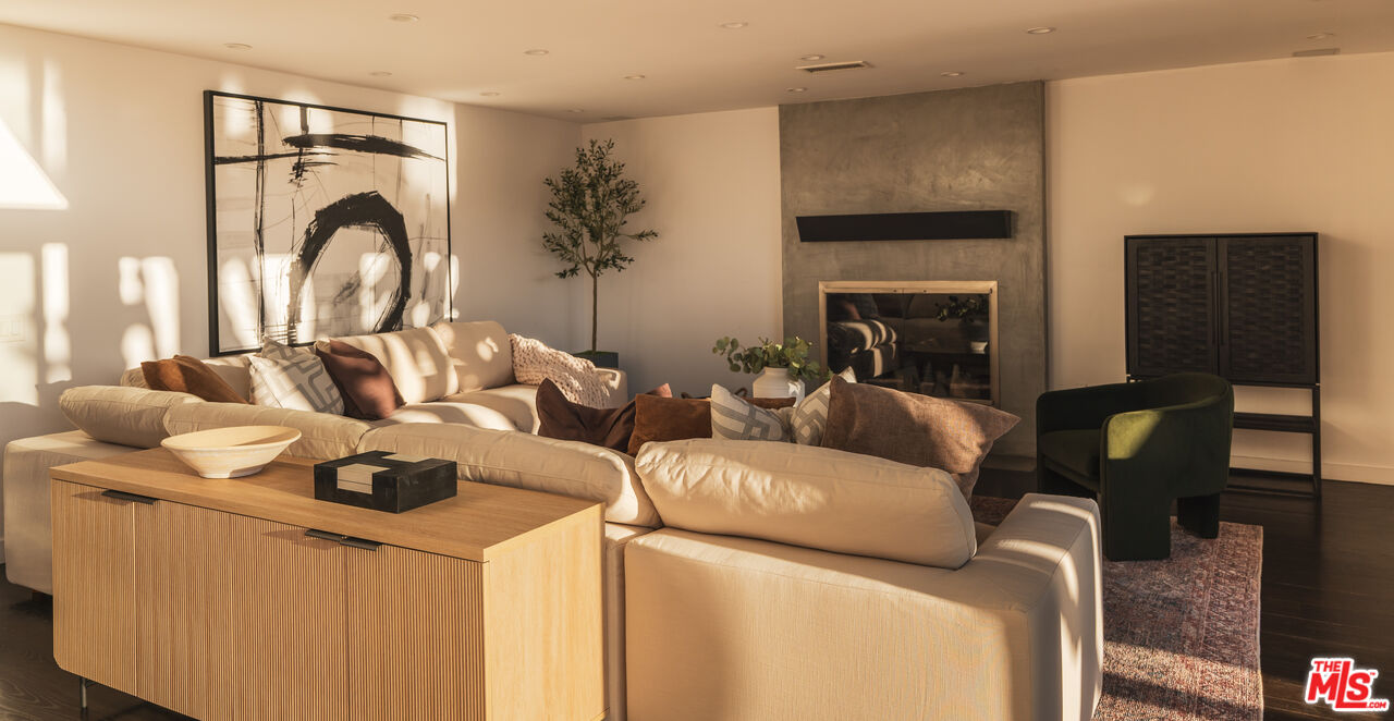 1649 Stradella Road Los Angeles, CA 90077 - Photo 8 of 29