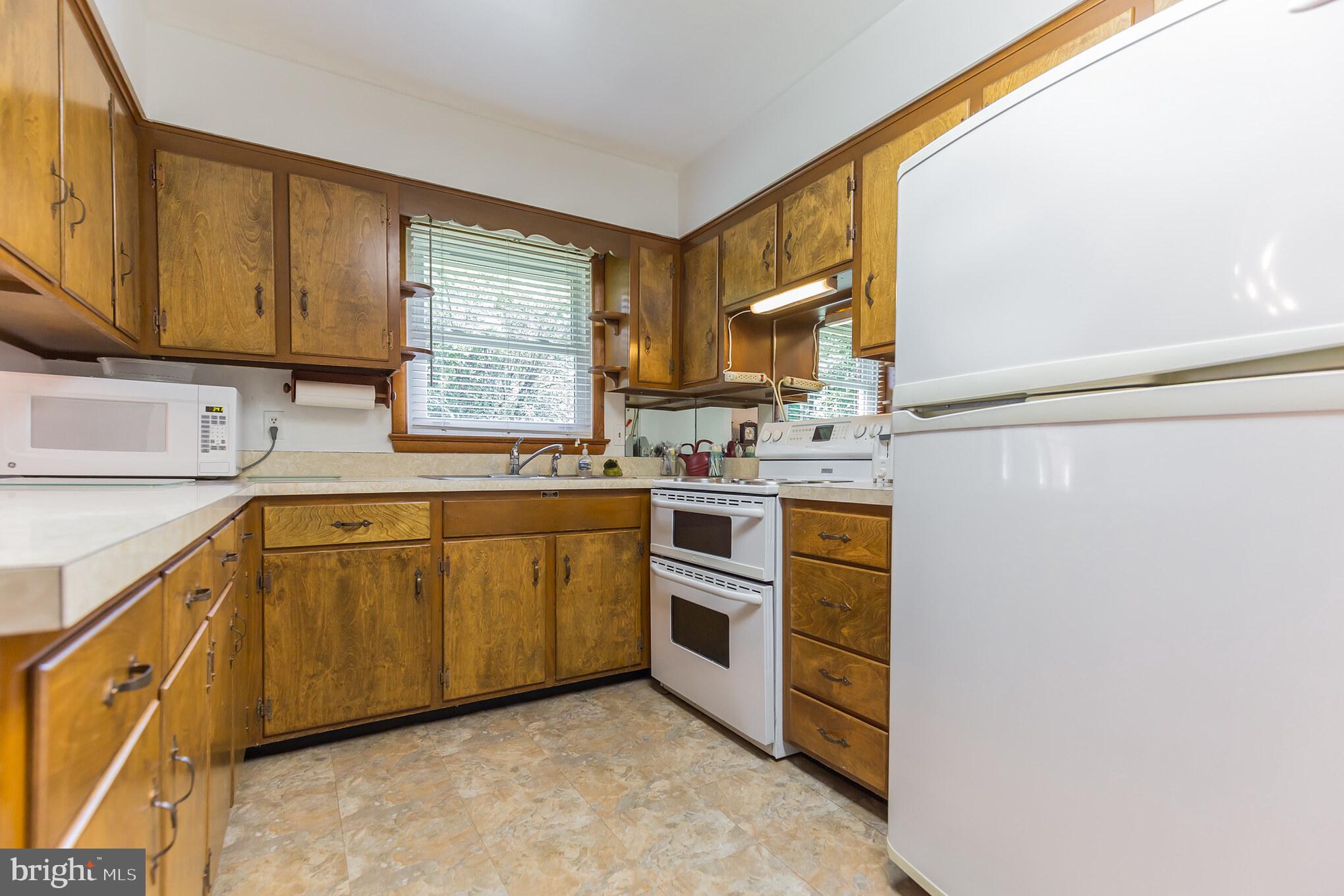 13620 Dowell Road Solomons, MD 20629 - Photo 10 of 28 Kitchen with newer double oven stove, large fridge