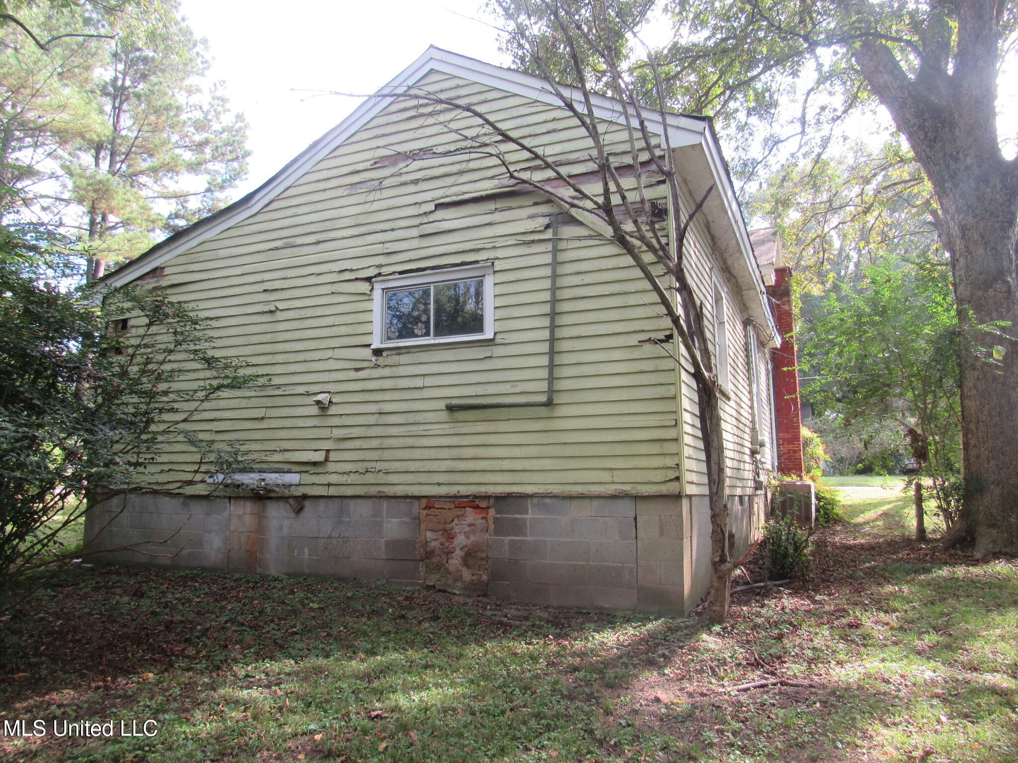 108 Hightower Street Sardis, MS 38666 - Photo 3 of 17 IMG_4369