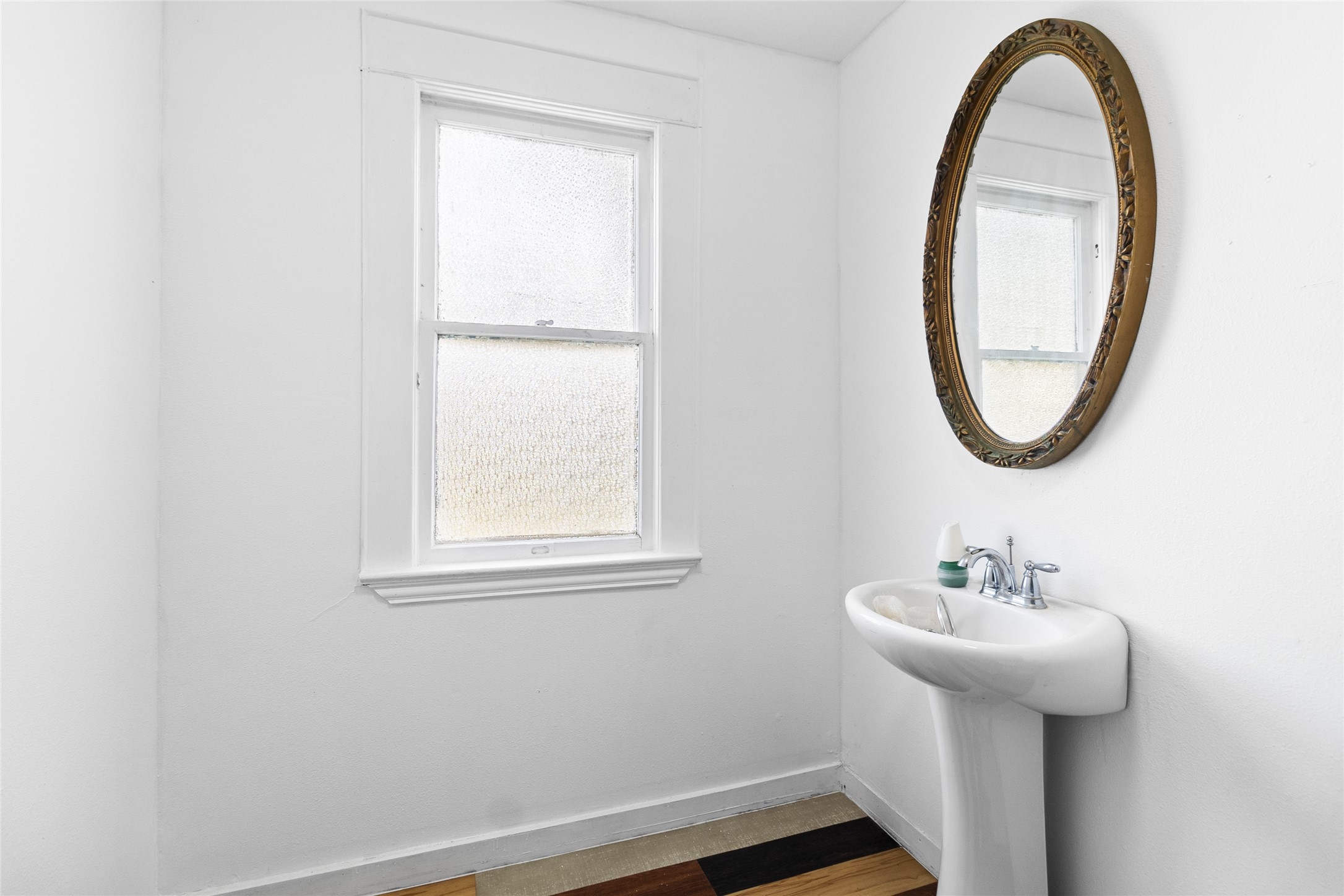 327 South Robb Street Trinity, TX 75862 - Photo 14 of 20 a bathroom with a sink and a mirror