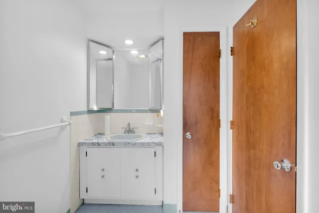 a view of a yard in front of a house with large tree