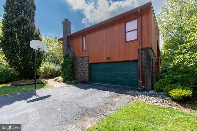 $565,000 | 3908 Short Hill Drive, Allentown, PA 18104