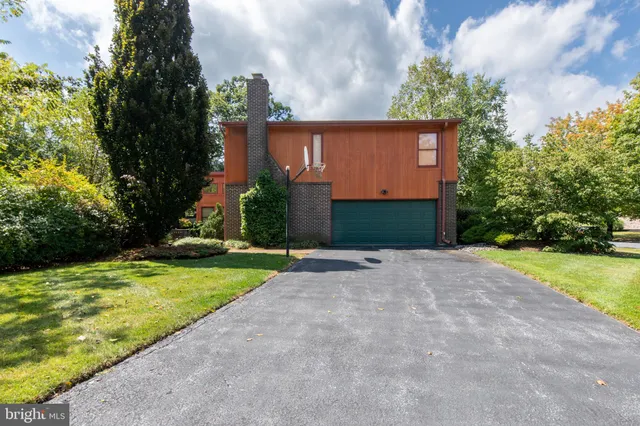 $565,000 | 3908 Short Hill Drive, Allentown, PA 18104