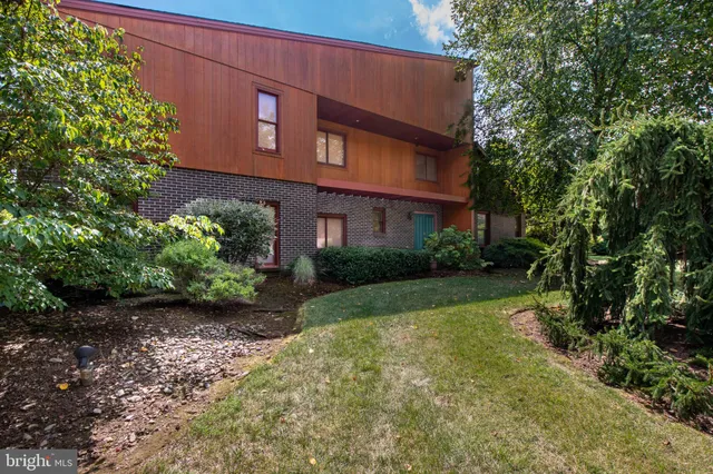 $565,000 | 3908 Short Hill Drive, Allentown, PA 18104