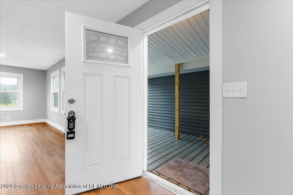 615 Clement Road Lansing, MI 48917 - Photo 7 of 33 10-Media Jett - 21