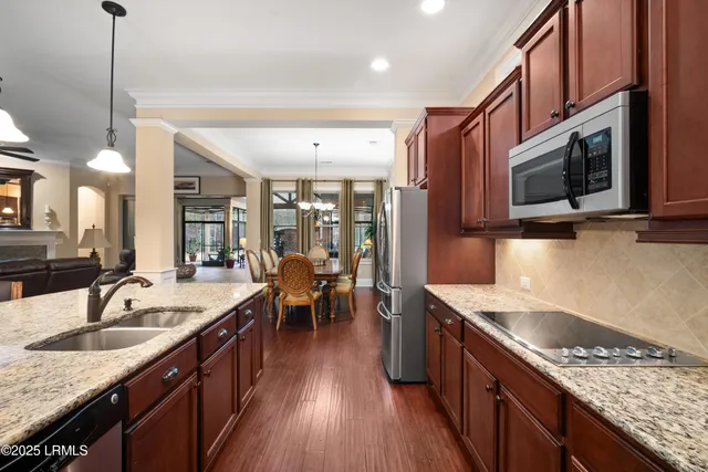 $990,000 | 33 Little Pine Court, Bluffton, SC 29910