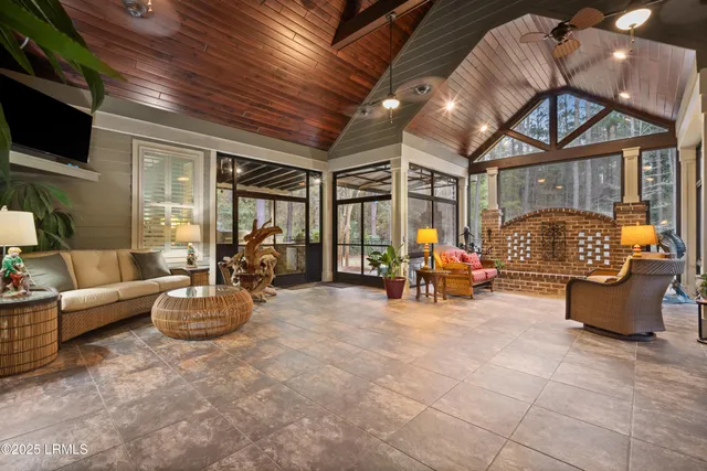 $990,000 | 33 Little Pine Court, Bluffton, SC 29910