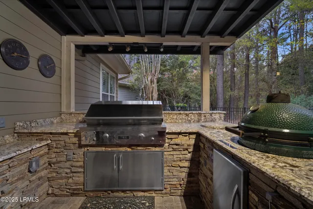 $990,000 | 33 Little Pine Court, Bluffton, SC 29910