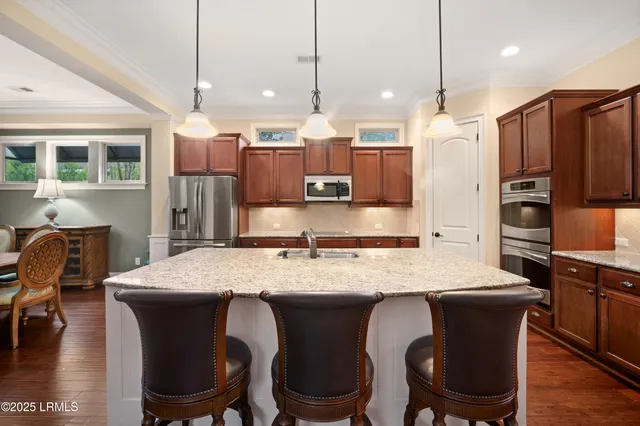 $990,000 | 33 Little Pine Court, Bluffton, SC 29910